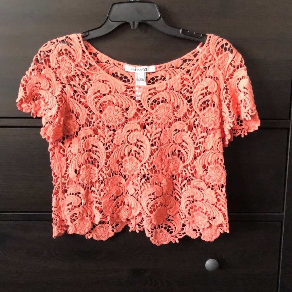 Summery lace crop top 🌼